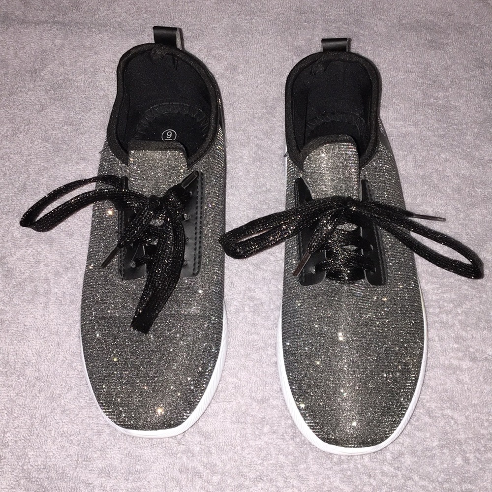 🚫SOLD🚫 Take A Walk Silver Glitter Sneakers